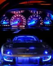 Mazda RX 7 en azul neón