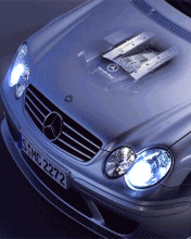 Mercedes Benz encendiendo las luces