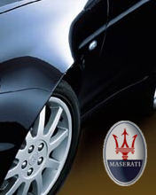Maserati Negro con el escudo