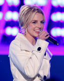 Britney Spears cantando en concierto