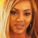 Beyoncé sonríe Tiernamente