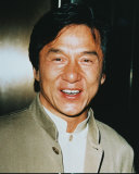 Jackie Chan con Chaqueta Beige