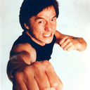 Jackie Chan Muestra sus Puños