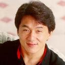 Jackie Chan sonriendo a la Cámara