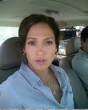 Jennifer Lopez en un auto