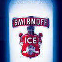 Smirnoff Ice sobre Fondo Azul