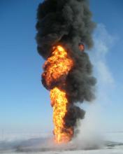 Poso de petróleo incendiado