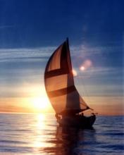 Barco velero en el mar