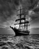 Barco velero negro