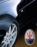 Maserati Negro con el escudo