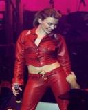 Kylie vestida de Rojo