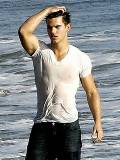 Taylor Lautner en el Mar