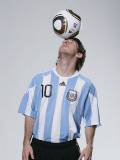 Messi con Balón en la Cabeza