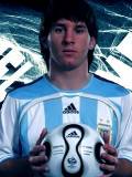 Messi con el Balón en sus Manos