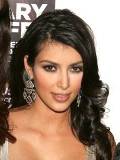 Kim Kardashian muestra sus Aretes