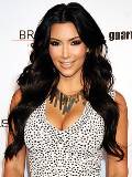 Kim Kardashian con vestido de Bolitas