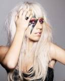 Lady Gaga acaricia su Pelo
