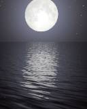 Luna llena en el mar