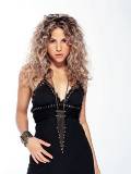 Shakira con vestido negro de Tirantes