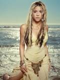Shakira a la orilla del Mar