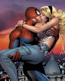 Spiderman besa a su Novia