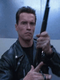 Terminator Arnold cargando el arma