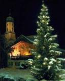 Iglesia con árbol navideño
