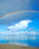 Playa con un arco iris