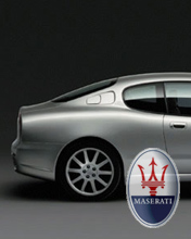 Auto de lujo Maserati gris