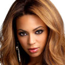 Beyoncé con un Colgante