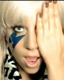 Lady Gaga cubre su ojo Izquierdo