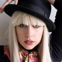 Lady Gaga con Sombrero Negro