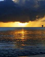 Una playa en el ocaso