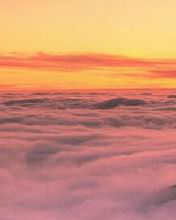 Atardecer sobre las nubes
