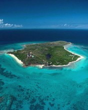 Isla pequeña en medio del mar