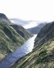 Río entre las montañas
