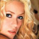 Shakira mira a la Cámara