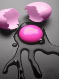 Huevo rosado roto
