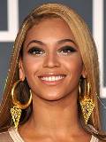 Beyoncé celebrando sus Aretes
