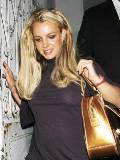 Britney Spears con Cartera Dorada