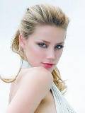 Perfil Derecho de Amber Heard