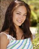 Kristin Kreuk con blusa a Rayas