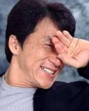 Jackie Chan riendo