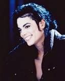 Michael Jackson riendo