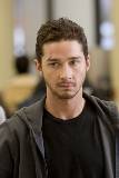 Shia Labeouf en pullover Negro