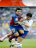 Futbolistas se disputan el Balón