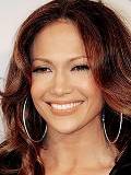 Jennifer Lopez con grandes aretes