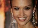 Jessica Alba muestra sus Pendientes