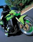 Moto Verde a máxima Velocidad