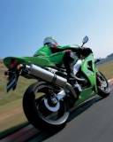 Moto Verde a Toda Velocidad